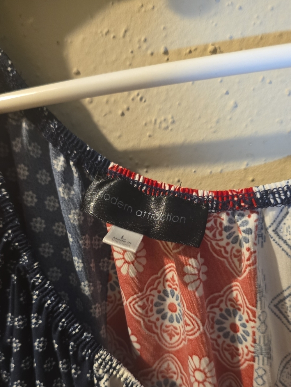 Modern Attraction Blouse Size Large - Picture 2 of 3